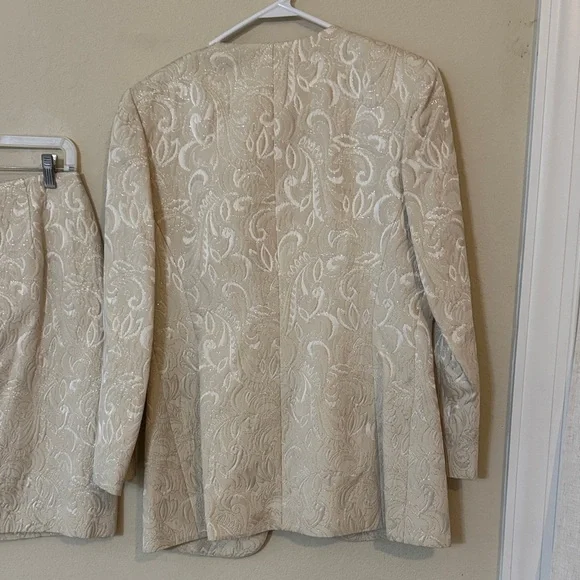 Elegant Cream Skirt Suit Set - Picture 6 of 8